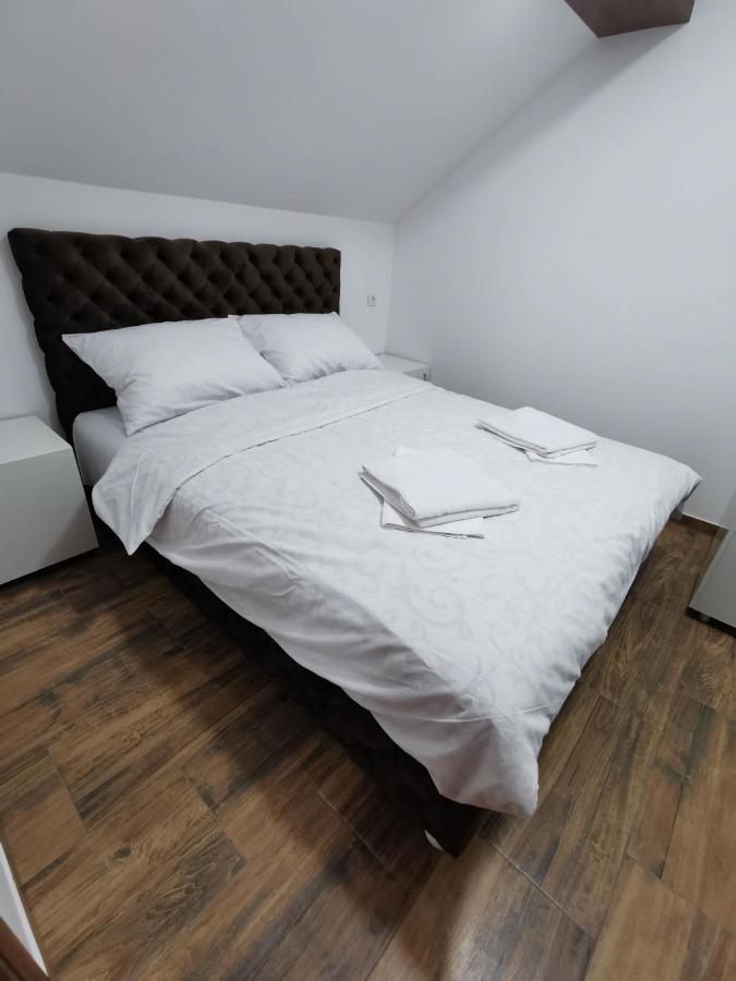 Sobe I Apartmani Casa Mia Pecinci Экстерьер фото