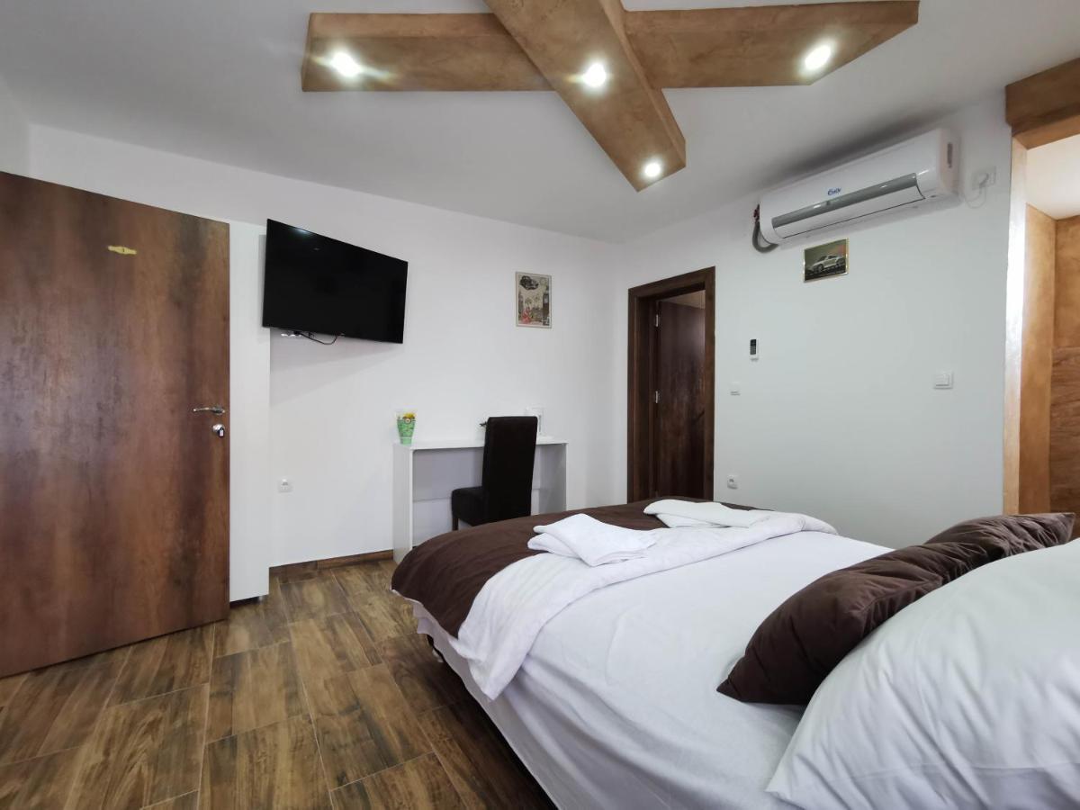 Sobe I Apartmani Casa Mia Pecinci Экстерьер фото