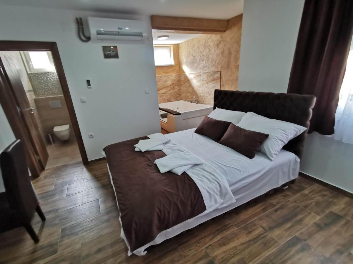 Sobe I Apartmani Casa Mia Pecinci Экстерьер фото