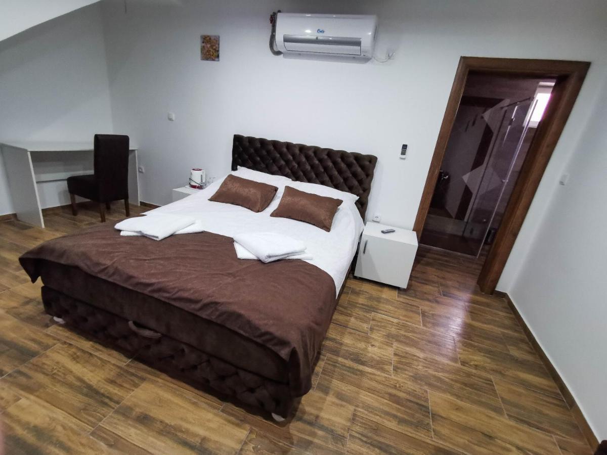 Sobe I Apartmani Casa Mia Pecinci Экстерьер фото