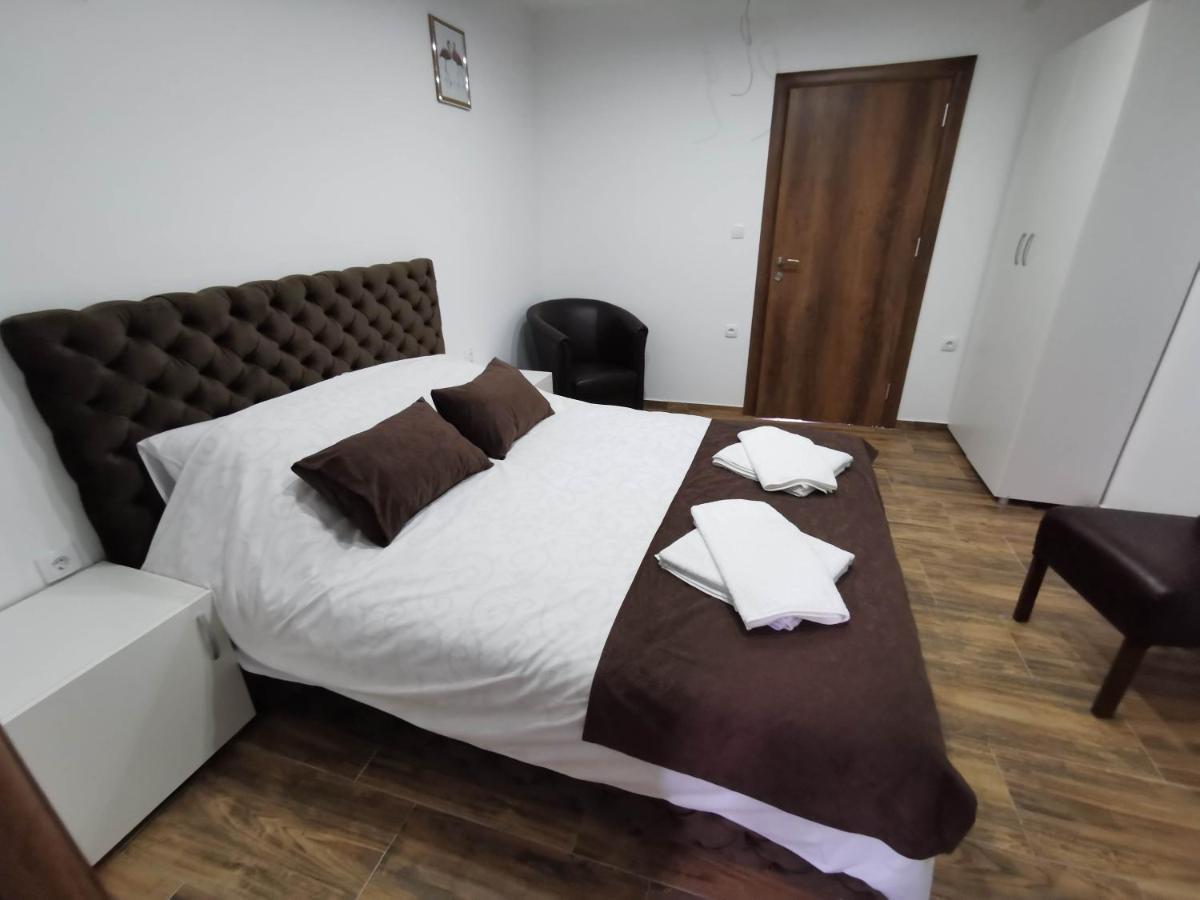 Sobe I Apartmani Casa Mia Pecinci Экстерьер фото