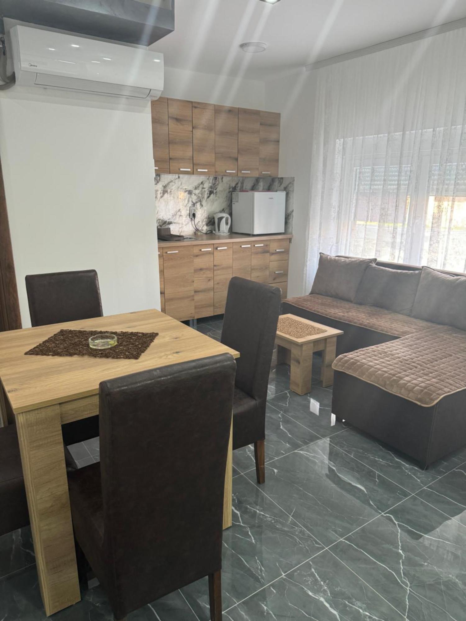 Sobe I Apartmani Casa Mia Pecinci Экстерьер фото